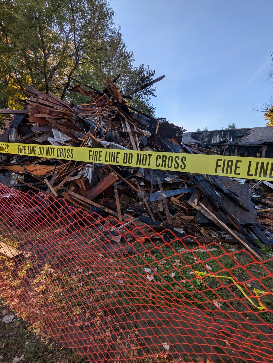 On Oct 1, we responded to a report of a structure fire on West St S in Huntsville. Firefighters worked for more than 8 hours to extinguish the fire. Two residential buildings were destroyed but there were no injuries. For more details visit: ow.ly/nfiB50X5CUs