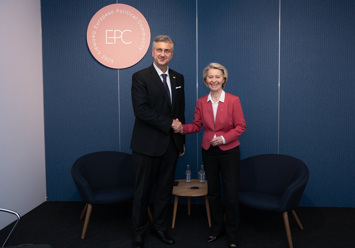 AndrejPlenkovic's tweet image. At the #EPC, I discussed with the President of the @EU_Commission @vonderleyen the proposal for a new Multiannual Financial Framework, #RepowerEU and the importance of reducing Europe’s dependence on Russian energy sources. Croatia contributes to Europe’s energy security through…
