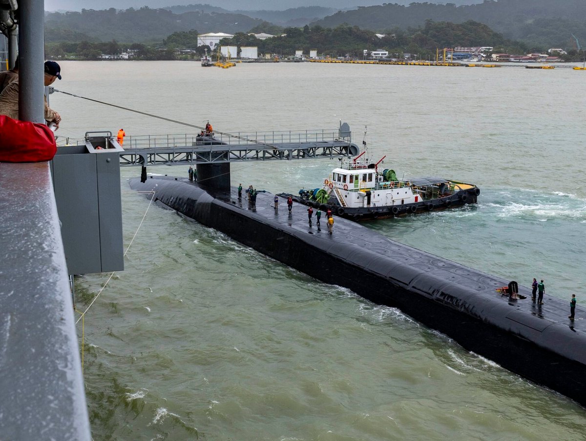 The USS Ohio (SSGN-726) makes a rare appearance in the Philippines. The #USNavy guided-missile #submarine is capable of carrying up to 154 Tomahawk Missiles, and made port at Subic Bay. |  bit.ly/4nSPatV
 
⚓️  #UUV #AUV #submersibles #defensecontractors #defenseindustry