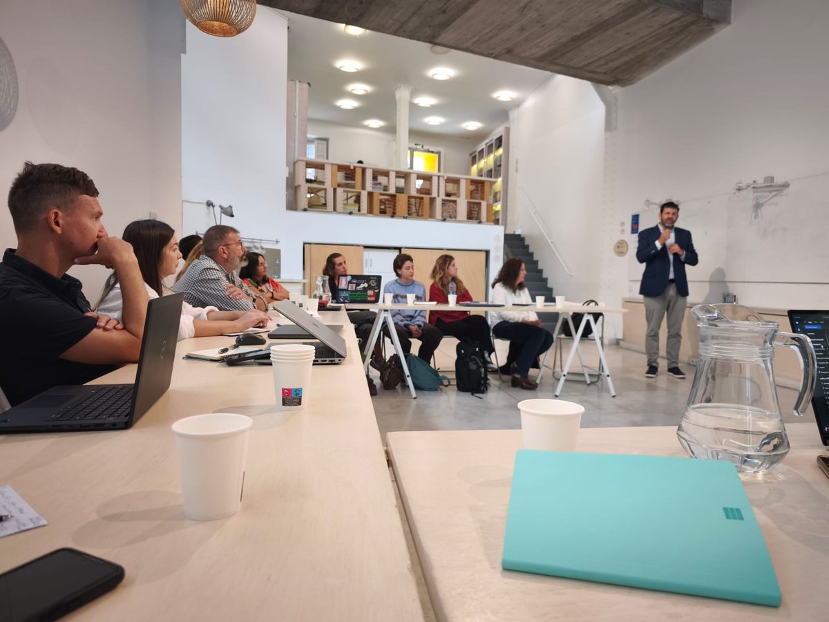 👥Dimarts passat ens vàrem reunir a Madrid amb altres entitats per treballar sobre l’Agenda 30×30: reptes i compromisos per a la #conservació #marina.

Us compartim un parell de fotos de la trobada i us deixam el comunicat amb els temes que vàrem abordar: gobmallorca.com/2025/10/02/reu…