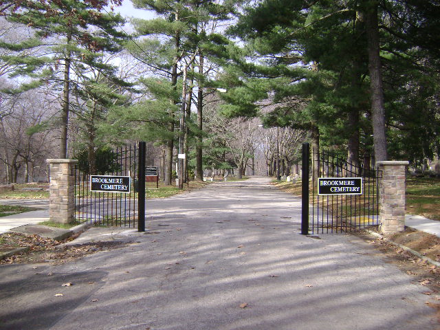 This Sun. 10/26 at 11 AM, explore Brookmere Cemetery with Take a Hike during Cleveland Buried History Days! Discover ornate monuments, immigrant family stories, &amp; preservation efforts to keep Brookmere’s history alive. Tix include cider, cookies + merch: takeahikecle.com/seasonal-series