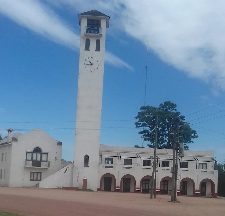 frachia3's tweet photo. @desayunos12 el carrillon único en su estilo en toda america ruta 7 km 142 Dr Alejandro Gallina (cerró Colorado) es una lastima que este en el estado que esta nombrado patrimonio junto a 2 construcciones más y lo más importante hay solo 3 en el mundo. Saludos Eduardo https://t.co/OjHhFypn4k