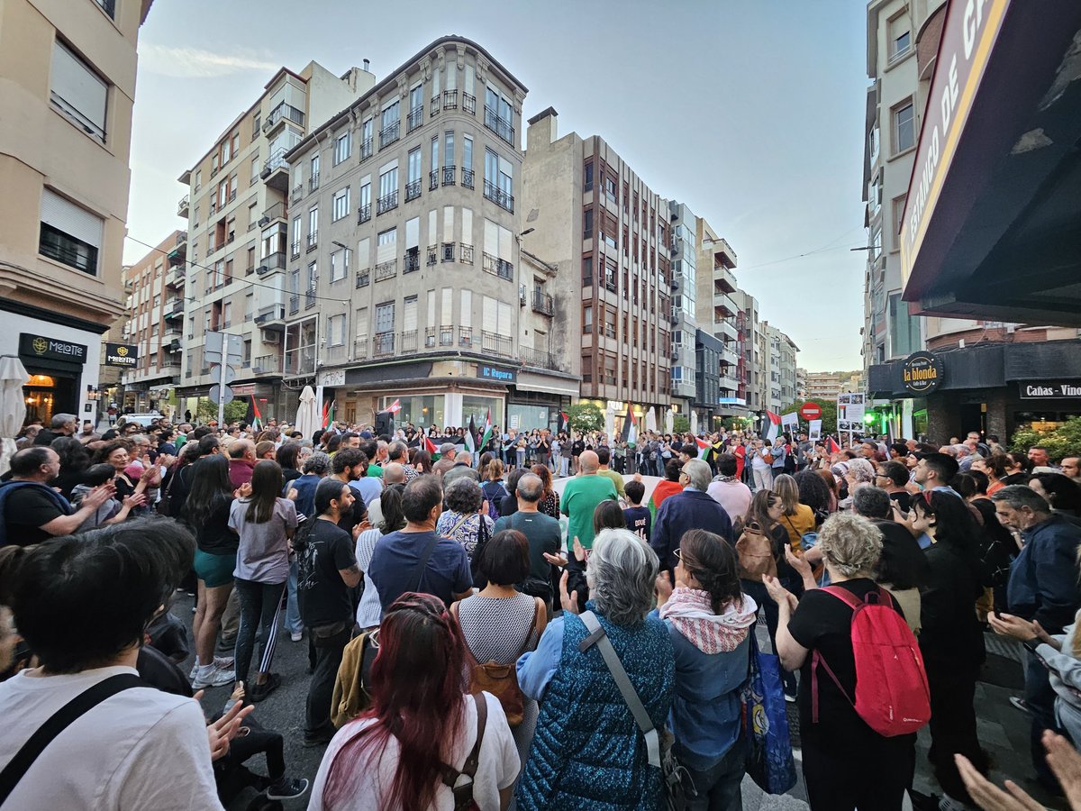 🇵🇸 Desde #Cuenca alzamos la voz por la justicia ✊
Hoy cientos salimos a las calles contra el asalto israelí a la Flotilla Humanitaria.

📢 Exigimos al Gobierno que que garantice la liberación inmediata de los secuestrados y el fin de las relaciones con Israel.