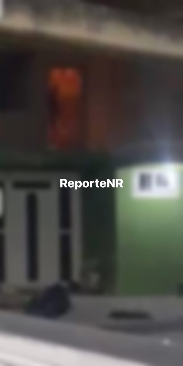 Explosión en #NicolásRomero deja un comandante estatal fallecido

Una explosión de gas dentro de un domicilio dejó como saldo el fallecimiento del comandante de la Policía #Edomex, Raymundo Rosas, así como varias personas lesionadas. Info aquí facebook.com/share/p/17Lkx8…