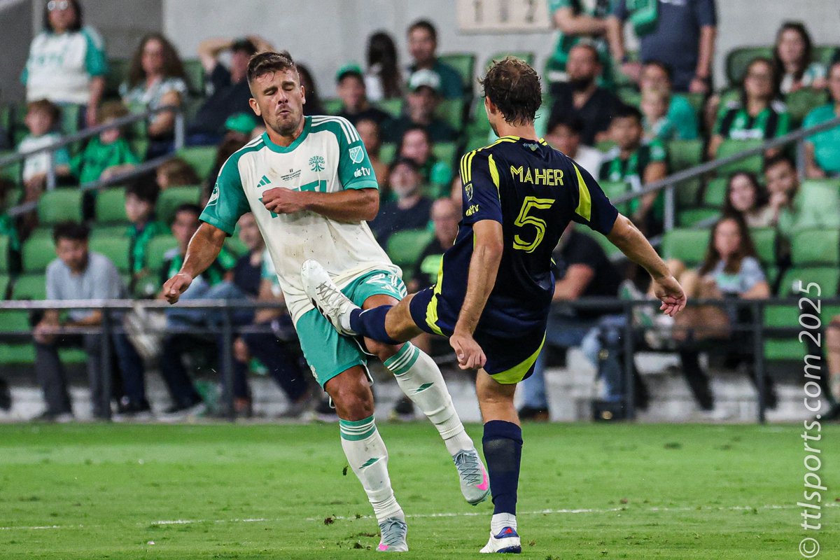 Jack Maher cleats Diego Rubio in the groin.  No call by the referee. <a href="/AustinFC/">Austin FC</a> vs. <a href="/NashvilleSC/">Nashville SC</a> @OpenCup #AustinFC #NashvilleSC