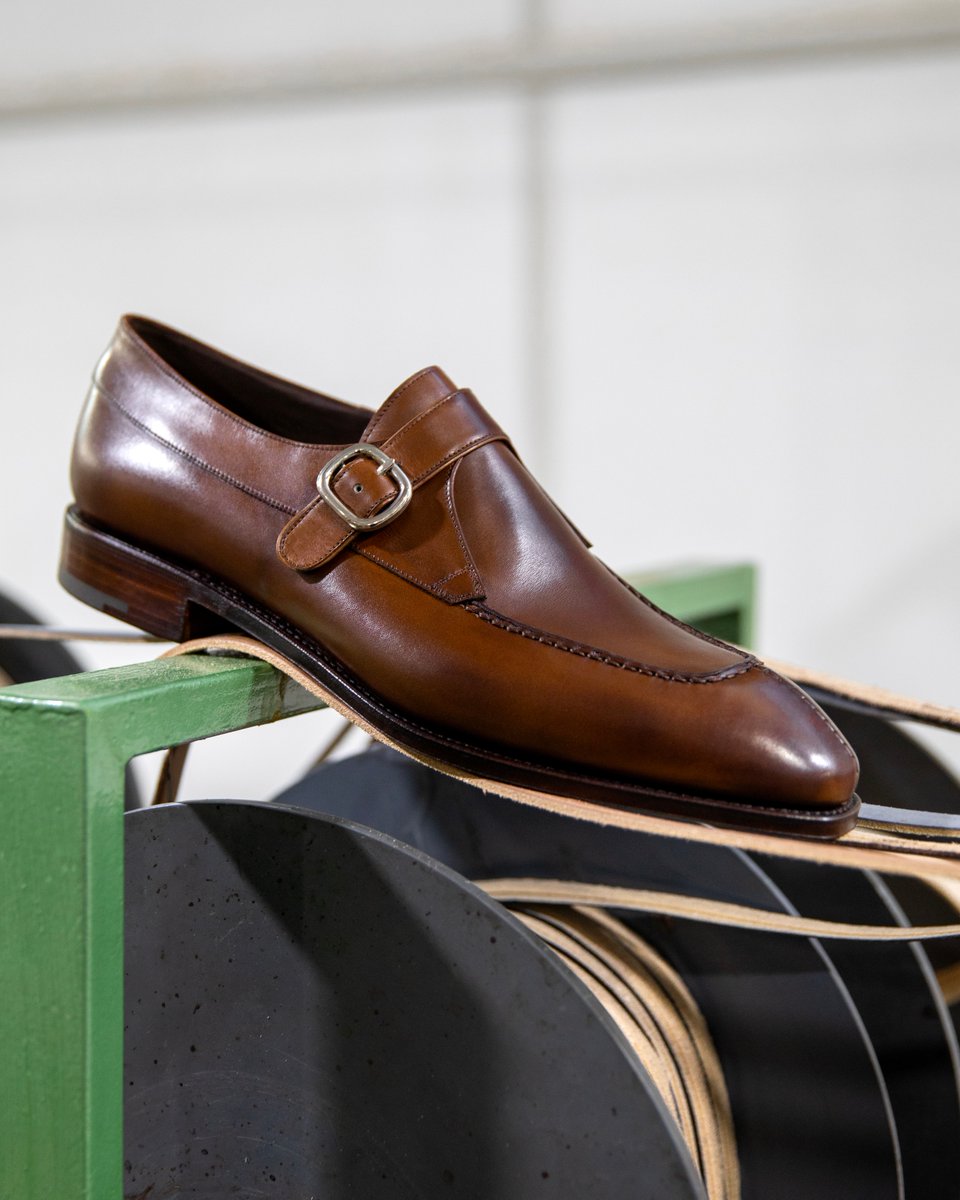 carminashoemake's tweet photo. A buckle that defines character.
From October 1st to 8th, Custom Weekend lets you craft your own monk straps — and much more — with 25% off.
#CarminaShoemaker #Carmina #CustomWeekend #ShoesMadeForYou #CarminaShoes #MonkStraps #MensStyle https://t.co/zEbC2G3jWV https://t.co/4izj3eGazA