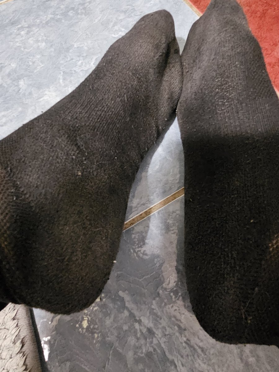 SockItToMeHu's tweet image. Donnerstags-Klassiker: schwarz &amp;amp; schlicht, aber voller Geschichte 🖤✨

#classicsocks #sockwear #blackcotton #wornsocksdaily #usedsocks