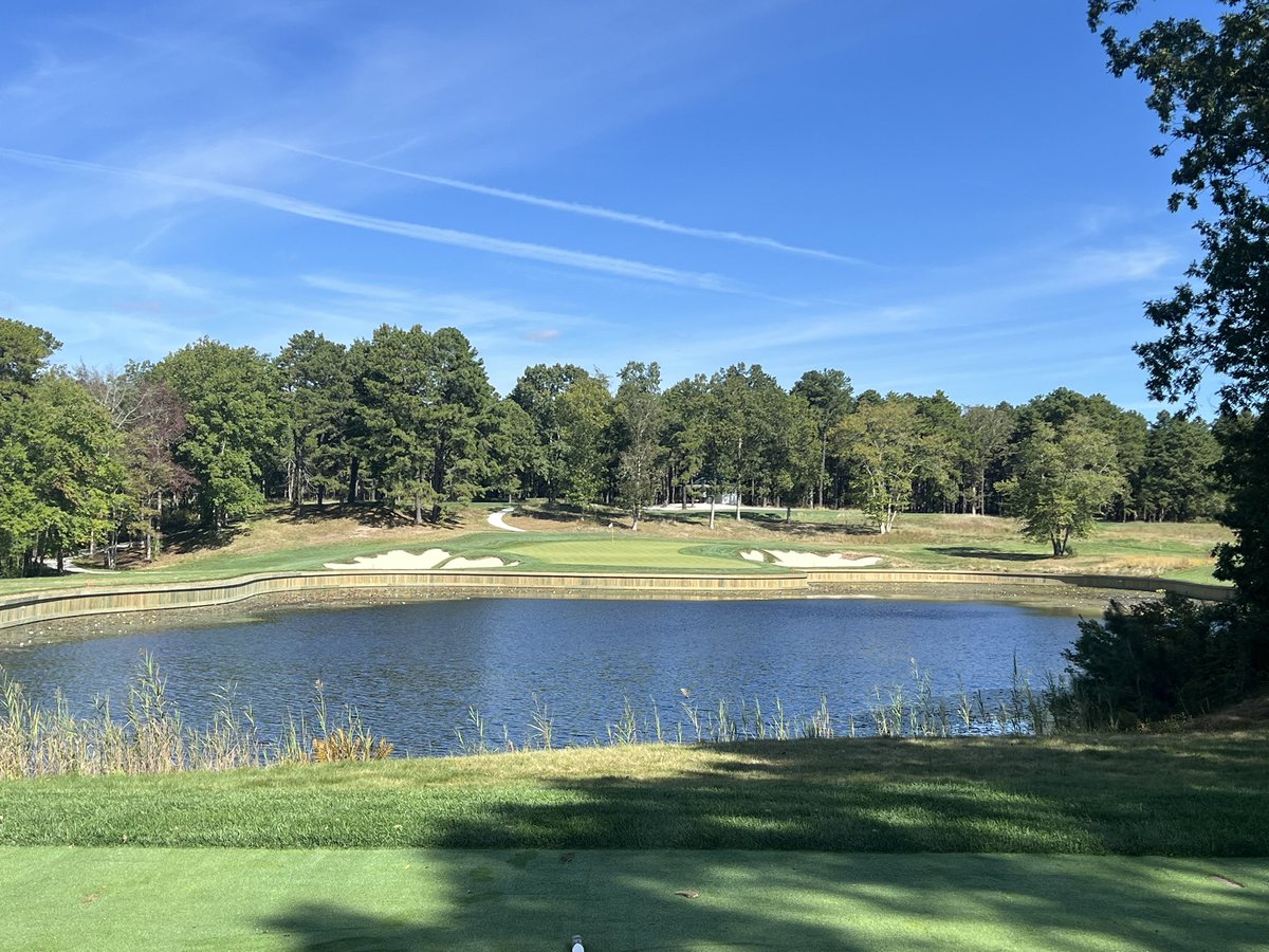 slicerdicer2's tweet image. The final round on a great New Jersey trip  at Metedeconk National Golf Club.  What a tremendous facility, from the range/practice area to the locker room/showers and the warm cookies n cream sugar cookies.  Not a blade of grass out of place and quick greens, honored to play.