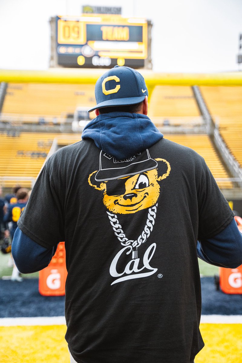CalFootball's tweet image. Black Bear sightings in Berkeley 👀

#SmartAndTough #GoBears