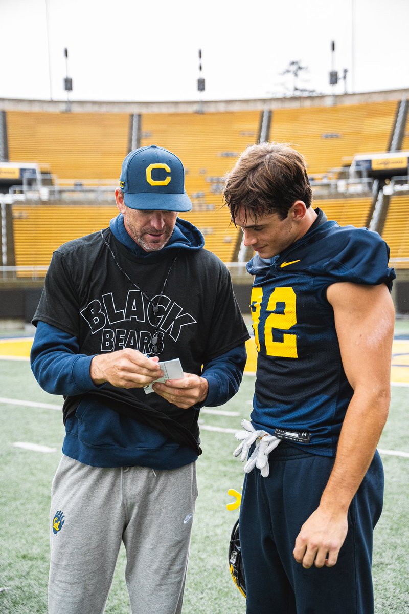 CalFootball's tweet image. Black Bear sightings in Berkeley 👀

#SmartAndTough #GoBears