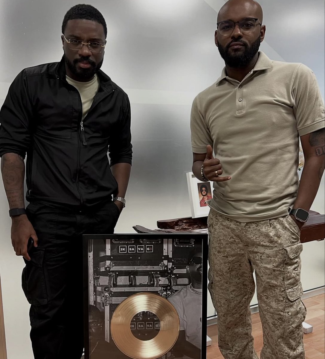 Lil Mac e Lil Boy galardoados com disco de ouro pelo sucesso do álbum “2k Savage” -  angorussia.com/entretenimento…