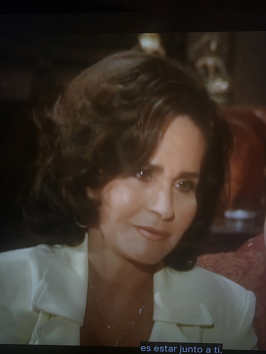 Carbon6smami's tweet image. Pero por qué nadie habla de lo bella que se ve #MamaLucero #MiDestinoEresTu 🥹🥰 #Capitulo50 @VIX 
Deberás que está bella dama siempre me ha sorprendido y LQM es simplemente un amor y ya se por qué Lu es como es 💞💕🤟🏽 la quiero abrazar 🥹 aunque la vi en agosto se me hace una