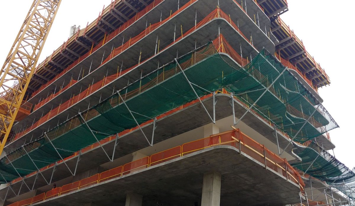 iwwinc_canada's tweet image. The Smart Net modular debris netting system protects workers from falling objects along the perimeter of the building. It extends 10’ out, and telescopes from 17’ or up to 30’ along the slab edge. The debris nets can overlap at the building corners for full protection. #SmartNet