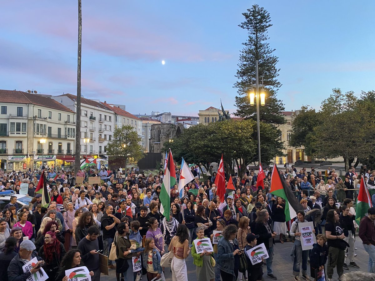En Pontevedra, témolo claro: “Non é unha guerra, é un xenocidio” e “Se tocan a #GlobalSumudFlotilla, tócannos a todas” #Gaza