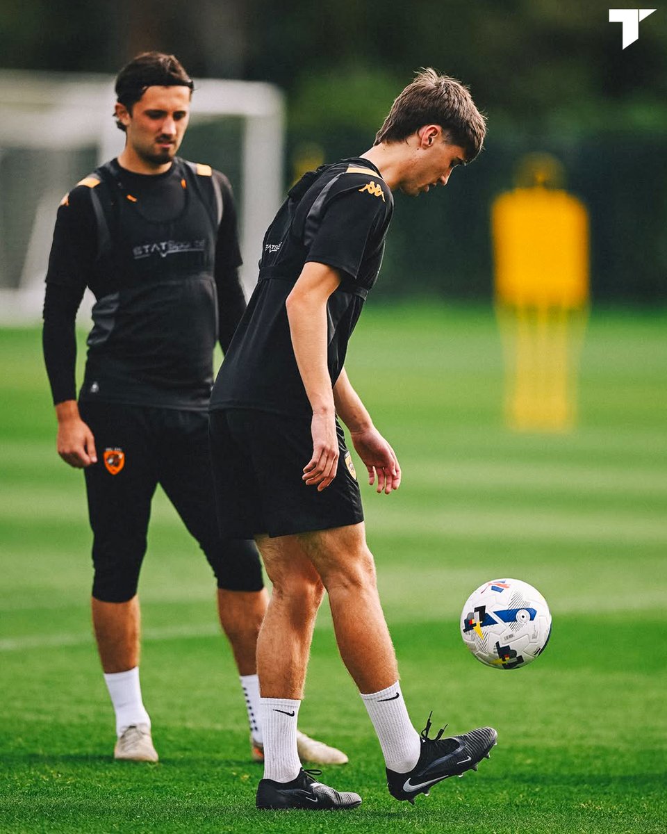 TigersNewsroom's tweet image. The vibes are good in the Hull City camp 🔥🧡

(📸: @hullcity)

#HCAFC