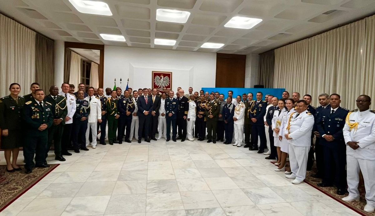 Comemorámos o Dia das Forças Armadas da Polônia na Embaixada da Polônia em Brasília. 
O evento foi conduzido pelo Embaixador Andrzej Cieszkowski e pelo Adido de Defesa, Comandante Robert Sobczak.
