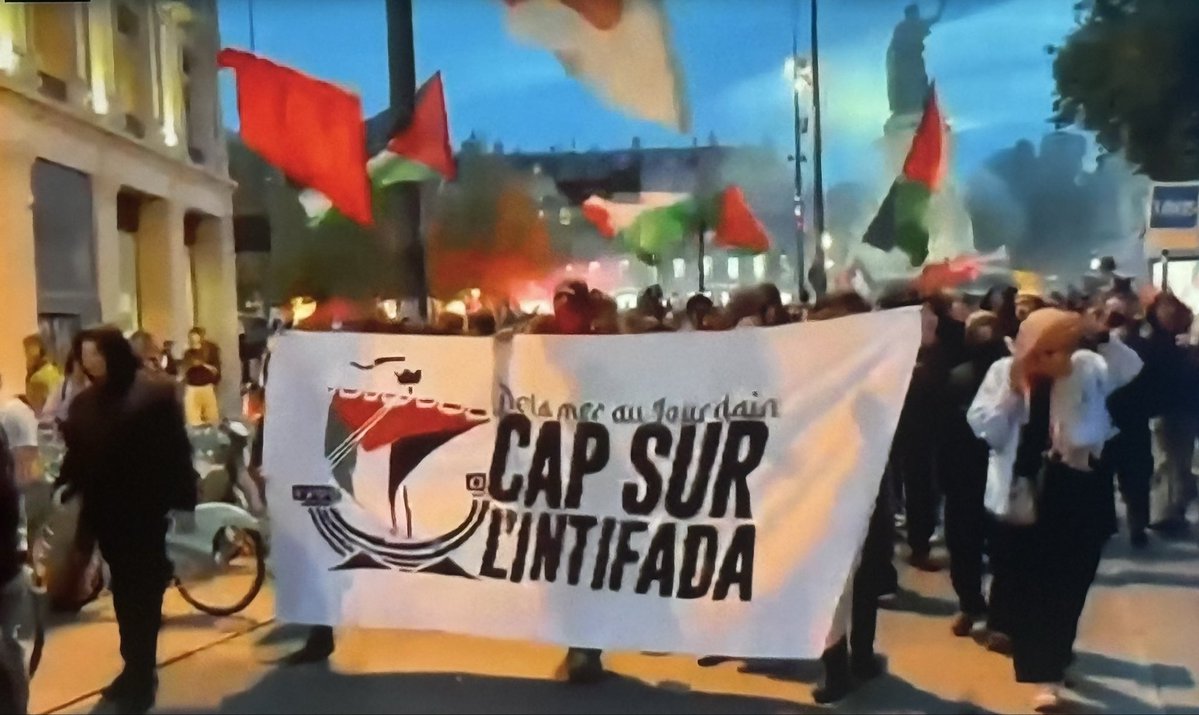 <a href="/MelkiMuriel/">Muriel Ouaknine-Melki</a> Et appel à l'intifada place de la République à Paris...