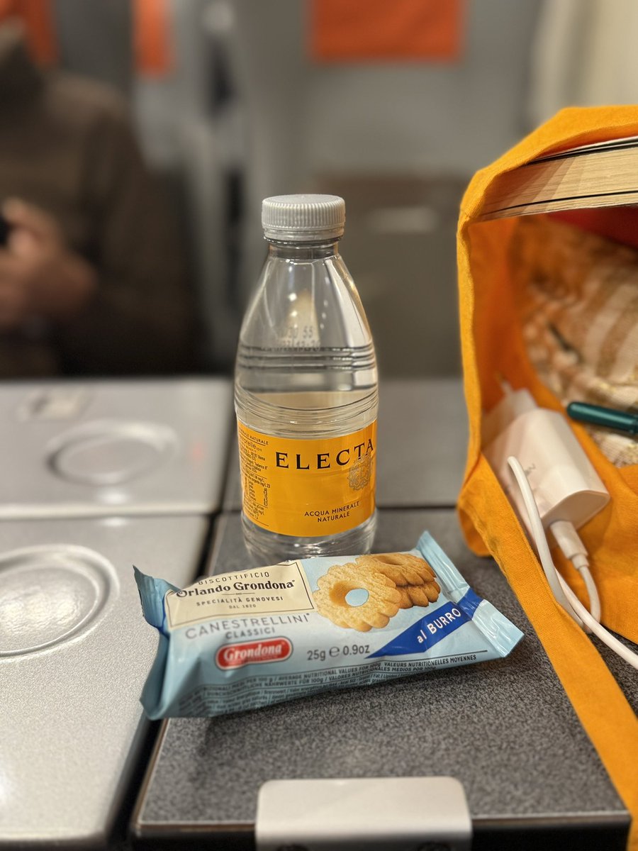 luisannamesseri's tweet photo. #trenitalia #generidiconforto Grazie e siamo a 2 ore di treno bloccato… #stazionedifirenze https://t.co/hsBhf8M0Ii
