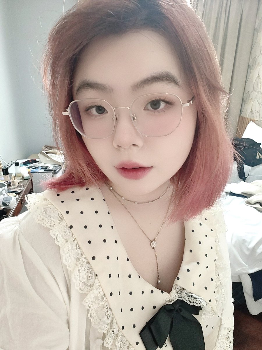 Gmloveee's tweet photo. 上班丑关我下班什么事 https://t.co/nVnlPxa63S
