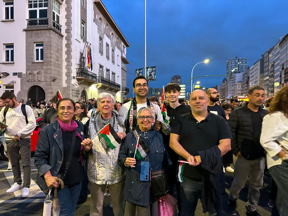 Compañeiros e compañeiras tomaron parte hoxe na manifestación contra o xenocidio en Palestina 🇵🇸 

#ParemosOXenocidio