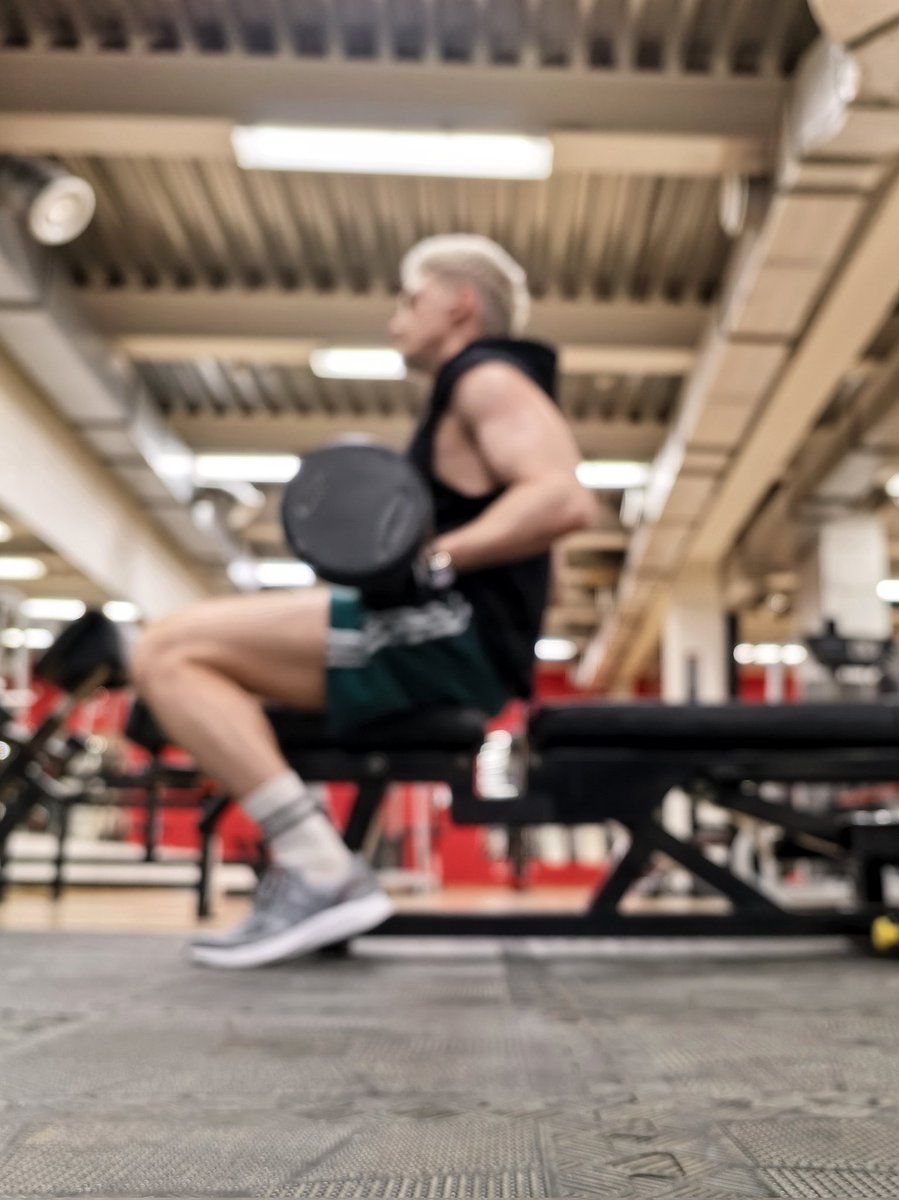 Мальчик поплыл...