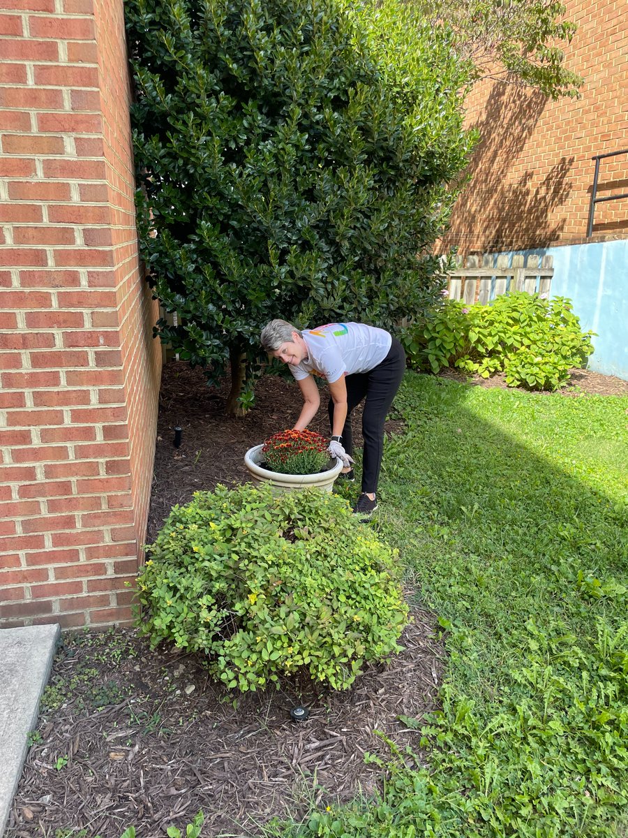 🌼💚 A heartfelt thank you to one of our longtime volunteers, Sandra Pratt, who once again showed up today with a smile—and beautiful mums to plant in our empty containers! While she was here, she even took the time to mow the space so that all who use it can fully enjoy it!
