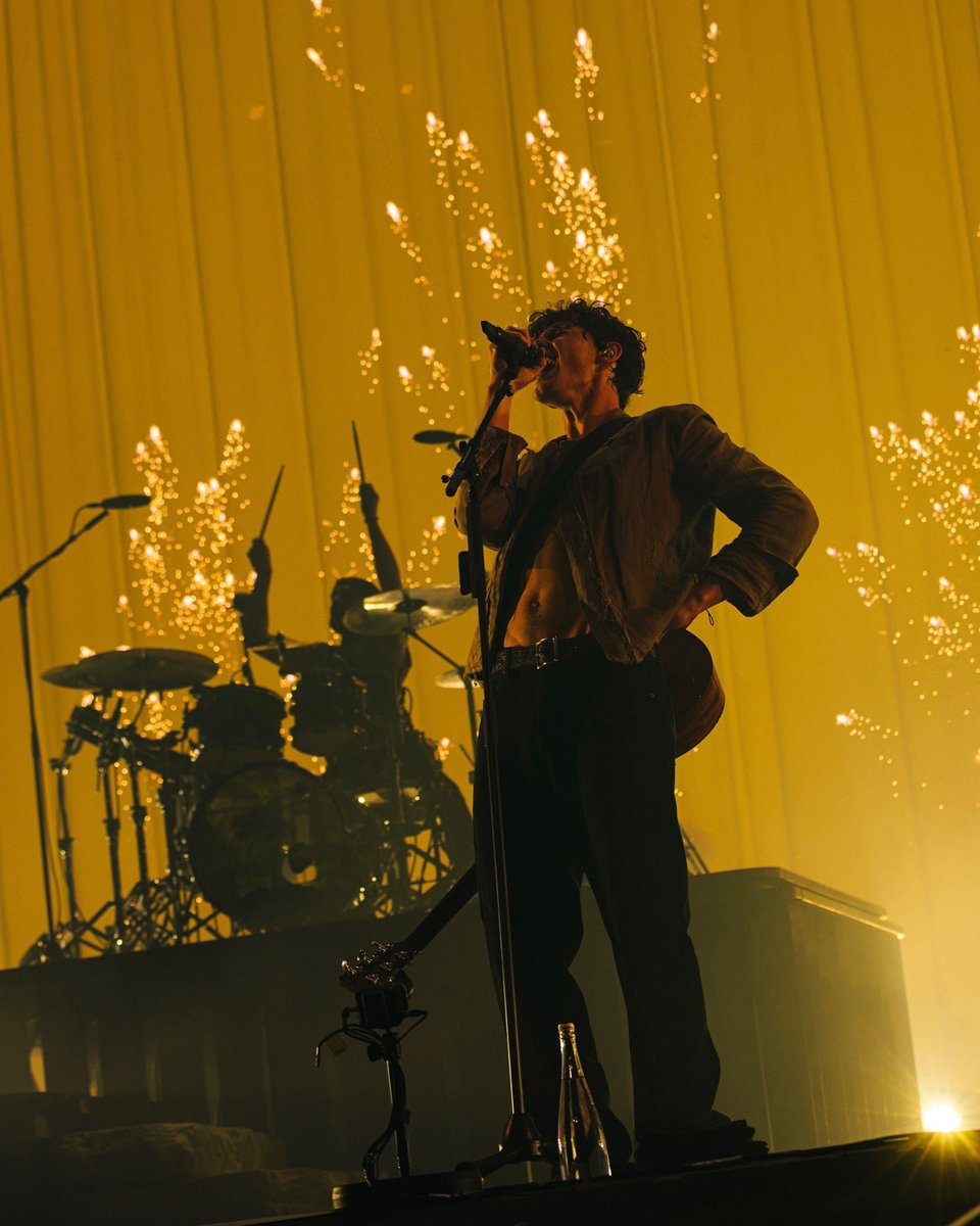 ShawnAccess's tweet image. #OnTheRoadAgainMontreal, we had the best time with you last night 🇨🇦 Thank you for being SO loud  #ShawnOnTheRoadAgain