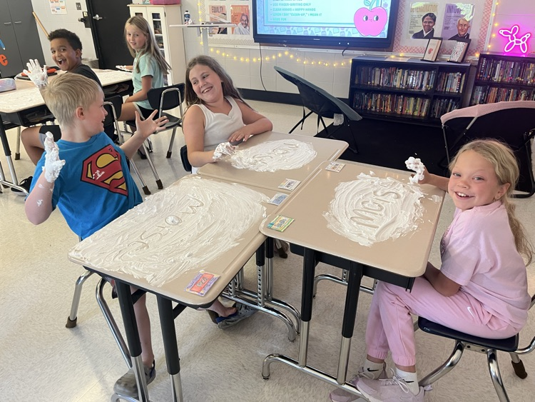 RPBlueJays's tweet photo. Shaving cream spelling activity in Mrs. Thomas' room. The students earned this by raising their class average on their previous spelling test! https://t.co/40N22RLToj
