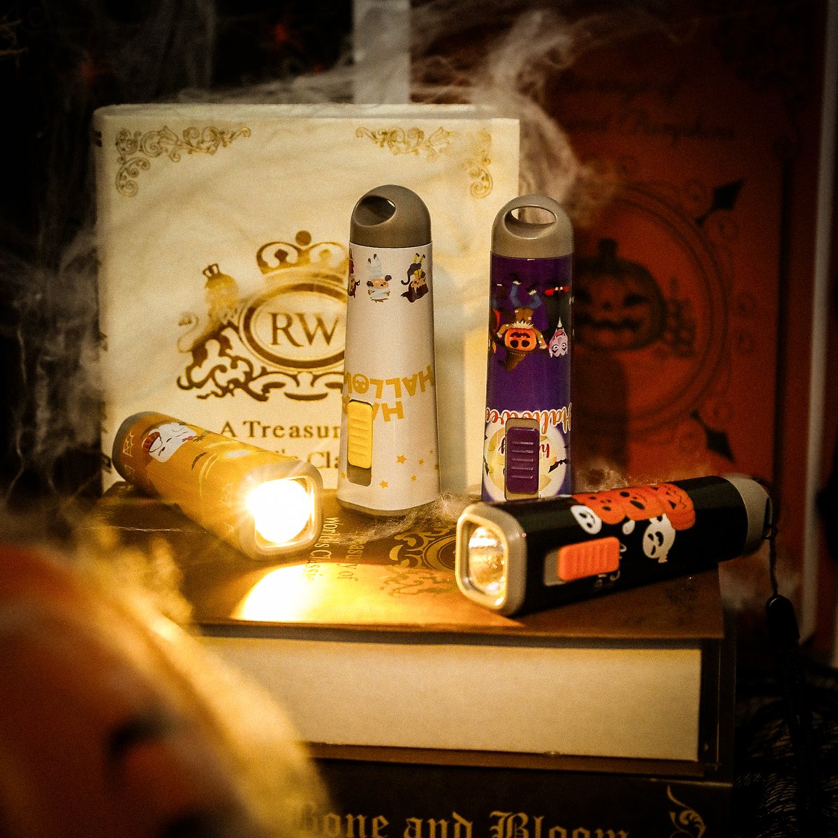 everbrite_light's tweet image. 🎃  Our mini Halloween kid's flashlights are the perfect treat for #Halloween night! See better, be safer! #4pack #trickortreat

👻 Get yours here! amzn.to/488xNAV 

#everbritelighting
#spookyvibes
#spookyseason 
#flashlights 
#halloweenflashlights