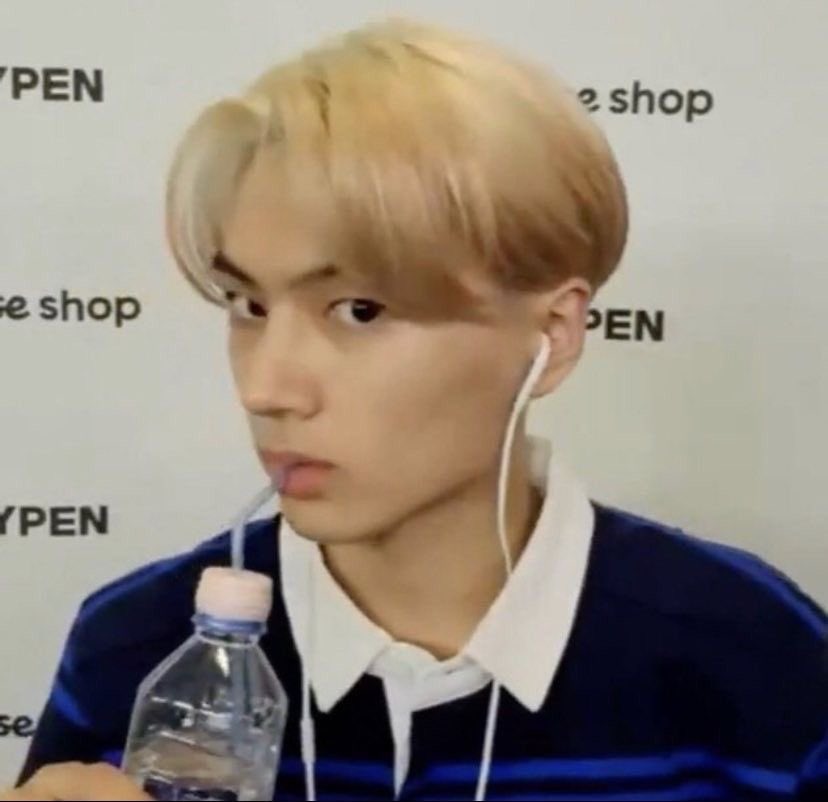 ornelladsm23's tweet photo. Tf is happening with kpop men rn guys ??? Like Daniel explain yourself 

#kpop #iland #danieliland #wtf #crazy #kyuded #whatsgoingon https://t.co/9apk7skUyA