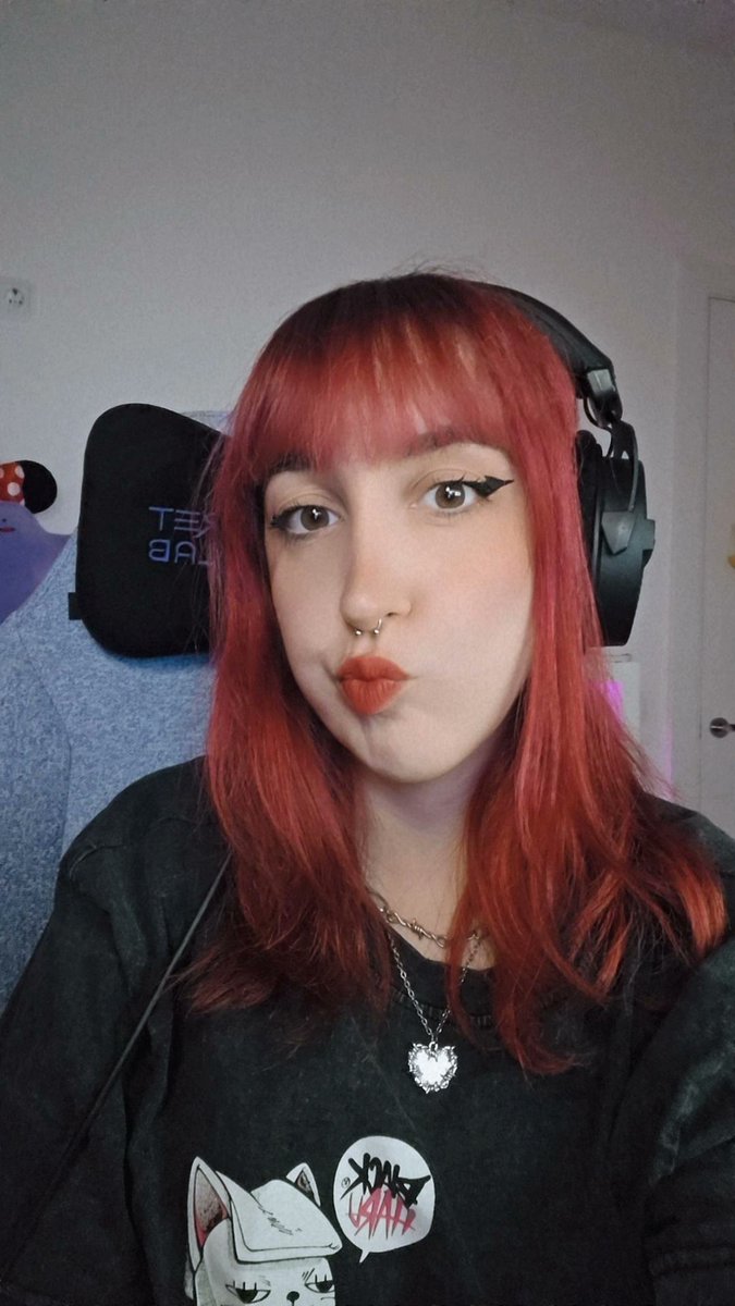 Volvemos con hearthstone después de un tiempo, ven a verme hacer 1939292 missplays 🤪🤪

twitch.tv/piponolaura 🙌🏻