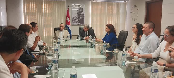 RP_OndaAlegria's tweet photo. ✅ En el encuentro, la presidenta de ATEI resaltó la importancia de la integración de Cuba a su Asociación y agradeció la organización del evento como espacio de aprendizaje y reflexión sobre el papel de la #radio y la tv públicas en pos de la cultura e identidad. https://t.co/GndoKrzUHC