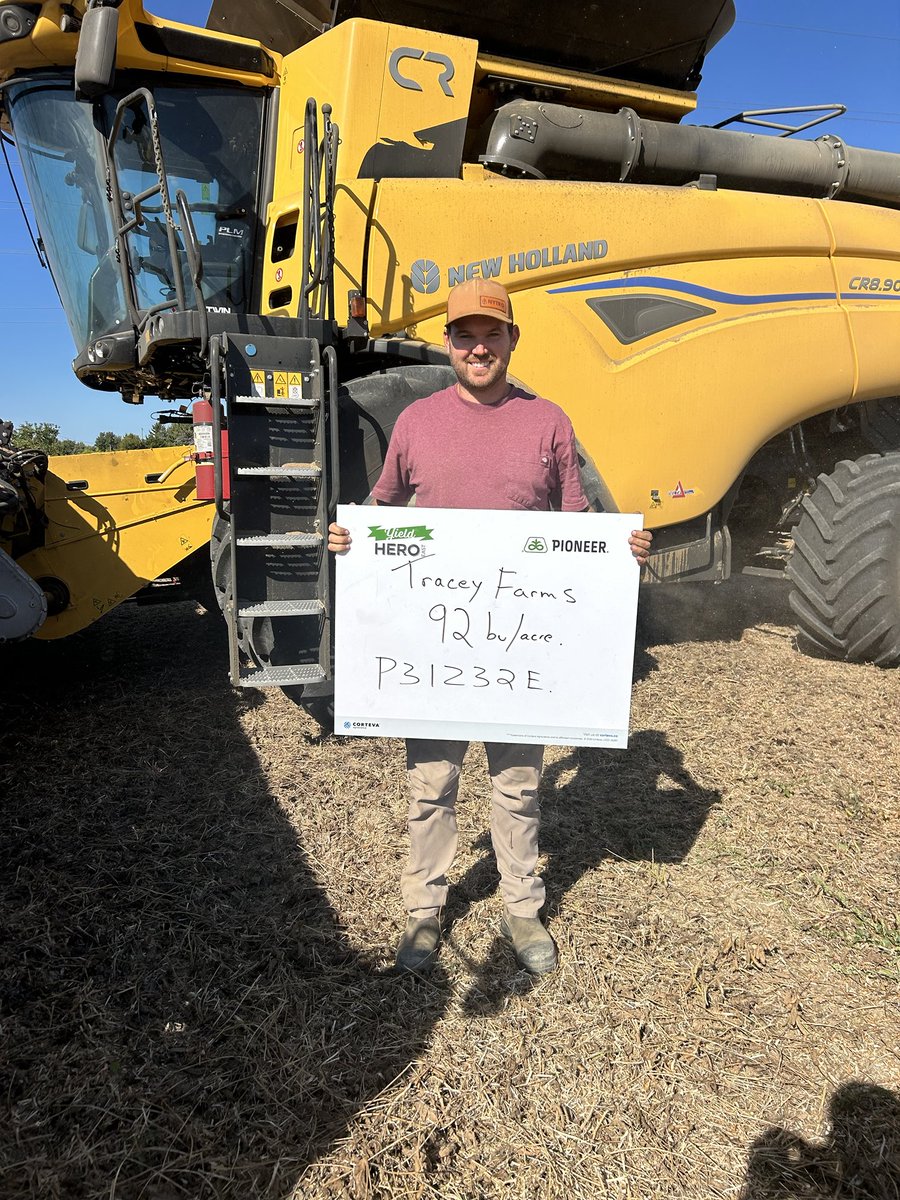 Wow!Thank you Johnathan Tracey from Tracey Farms. When you pair great management with great Pioneer Products #Whats Next Happens Here. Shoutout to Mother Nature #YieldHeroEast ⁦<a href="/PioneerSeedsCA/">Pioneer Seeds Canada</a>⁩