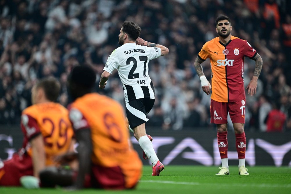 kokcupress10's tweet photo. süper lig tarihinde yakalanmış en karizma kare amk https://t.co/HOCCc6yLAe