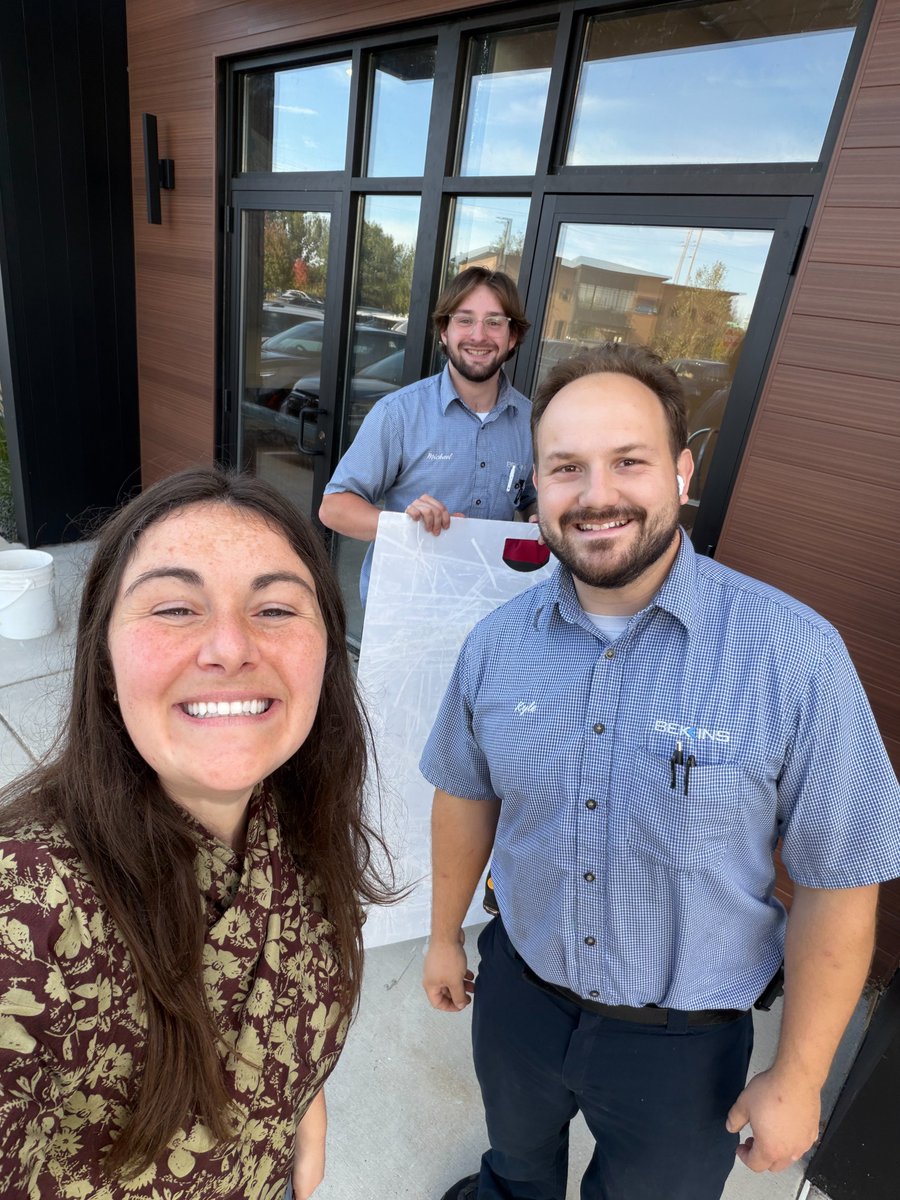 _bekins's tweet photo. Look who we ran into! Bekins installers in the wild!🚚

#BekinsAppliances #installtech #service #technician #supportlocal #westmichigan #grandrapidsmi #grandhavenmi https://t.co/TbzWB7v5Fz