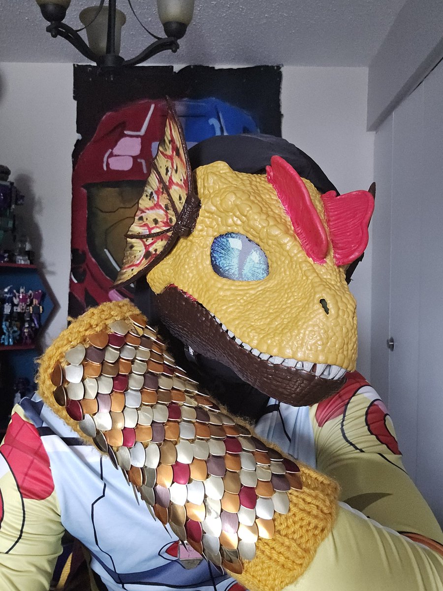 Y'all, my first furcon is this weekend and I am beyond excited. Been on the fringes for long so being able to actually get involved is so surreal. It's going to be so much fun! 
#GatewayFurMeet2025 #GFM2025 #Furcon