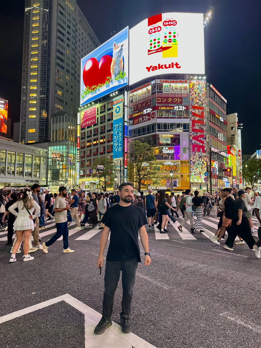 sinancug's tweet photo. Tayland ve Japonya dönüşü memleketteyiz. İki ülke de efsaneydi. Askerlik anısı gibi anlatacak kadar çok hikâye biriktirdim. Japonya bize göre en az 100 yıl önde diyebilirim. Kesinlikle tavsiye edilir. https://t.co/5tPVUveKQj