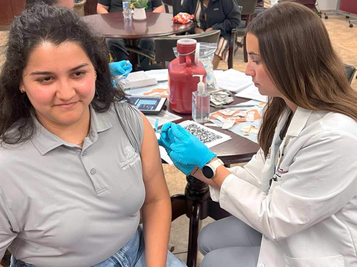 UofSCPharm's tweet photo. October is American Pharmacists Month and #GamecockPharmacy students are already making an impact!
At our recent flu vaccine clinic with the @UofSC Center for Health & Wellbeing, student pharmacists administered 91 vaccines to help keep our campus community healthy 💉 #APhM2025 https://t.co/pIE99dwDdE