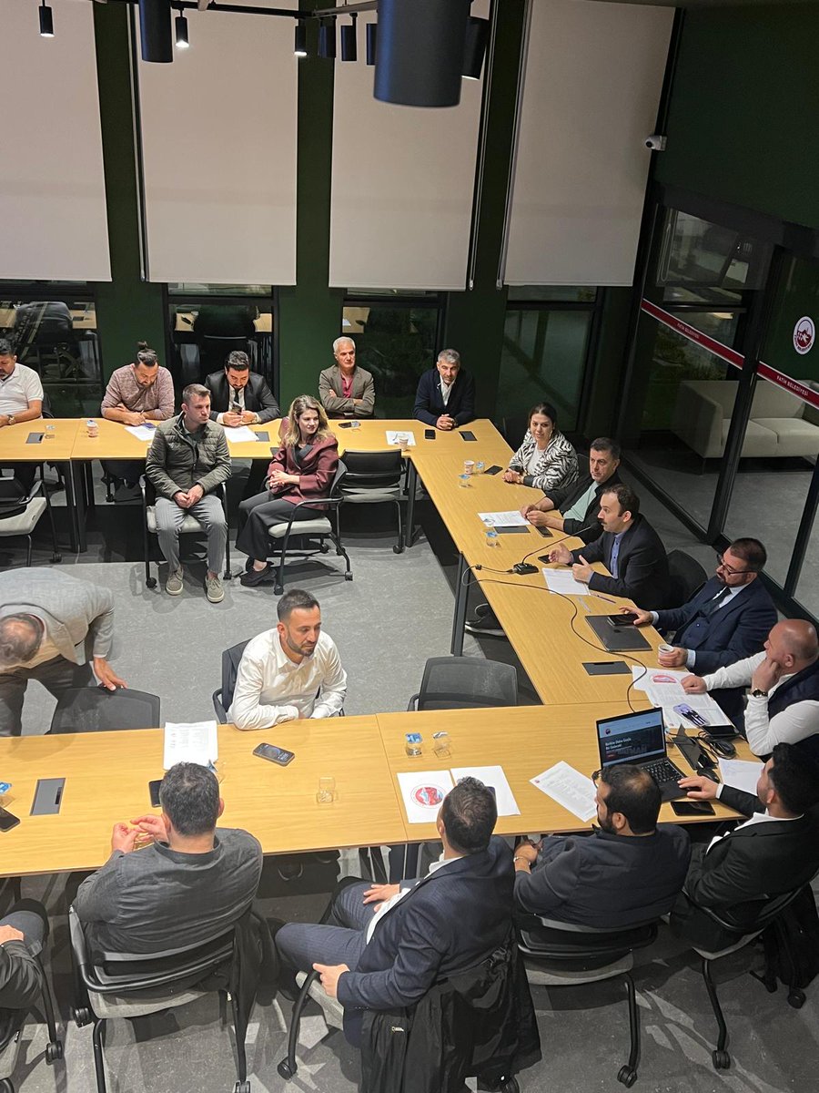 Batman Vakfı kuruluş çalışmaları kapsamında iki haftada bir yapılan toplantıda kıymetli hemşehrilerimizle bir araya geldik. 

Katılım sağlayan bütün hemşehrilerimizle teşekkür ederiz. 
<a href="/ilyasbastik/">İlyas BASTIK</a> 
<a href="/fyslsns/">Faysal ŞANSİ</a> 
<a href="/avislamoglu/">Abdullahİslamoğlu</a> 
<a href="/korkmazslhtn/">Selahattin Korkmaz</a> 
<a href="/salih1613/">salih bati</a> 
<a href="/ercntuzun/">ercan tüzün</a>