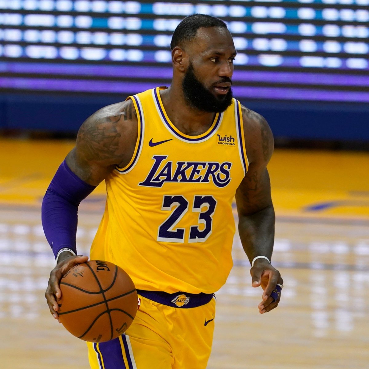 NBAGunlukleri's tweet image. 1996’dan bu yana playoff galibiyetleri:
LEBRON JAMES: 184 playoff galibiyeti
San Antonio Spurs: 175 playoff galibiyeti
Los Angeles Lakers: 166 playoff galibiyeti
👉 LeBron’un 184 galibiyeti, bireysel bir oyuncu için NBA tüm zamanların rekorudur.