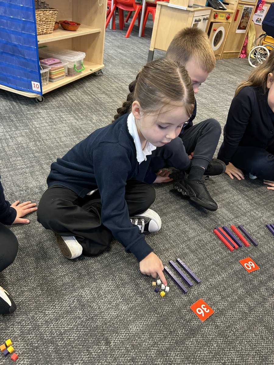 inflt949's tweet photo. Primary 2 continued to develop their knowledge of place value. #Invnum https://t.co/6dpVHsZUpD