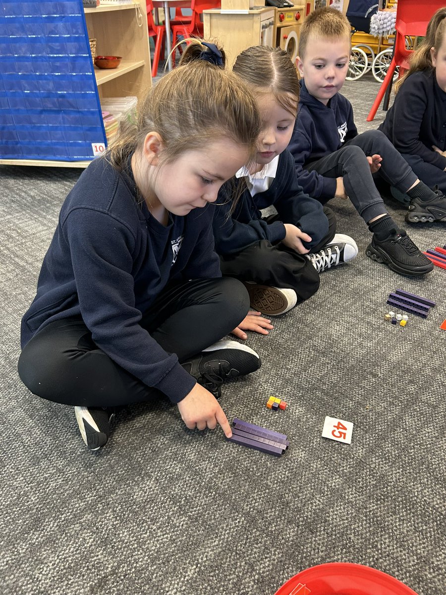 inflt949's tweet photo. Primary 2 continued to develop their knowledge of place value. #Invnum https://t.co/6dpVHsZUpD