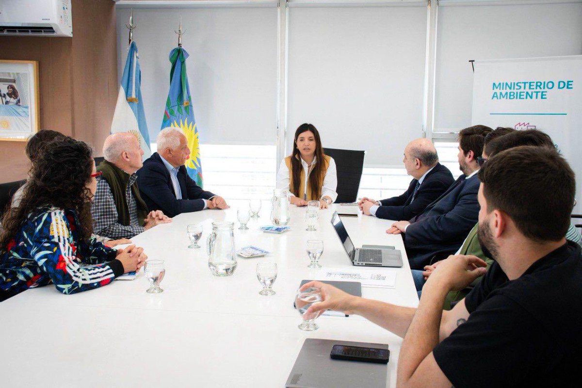 🌱✍🏽 Un paso más para fortalecer el vínculo entre la ciencia, la academia y las políticas públicas. 

Firmamos un acuerdo con <a href="/tauberfernando/">Fernando Tauber</a>, vicepresidente de la <a href="/unlp/">UNLP</a>, y las Facultades de Agrarias y Veterinarias, para avanzar en actividades académicas, de extensión e