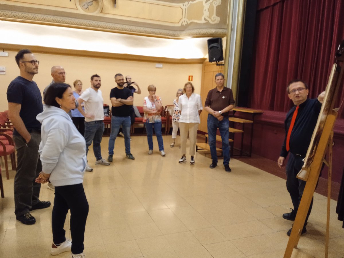orfeopoloti's tweet photo. Aquesta tarda hem tingut prou gent al primer curs de sardanes de l'Orfeó, i de totes les edats! Dijous que ve n'esperem més!

I @olotelevisio ha vingut a gravar. Gràcies, @CorisaMediaGrup per fer-vos-en ressò! @OlotCultura https://t.co/35jgG0SWPR