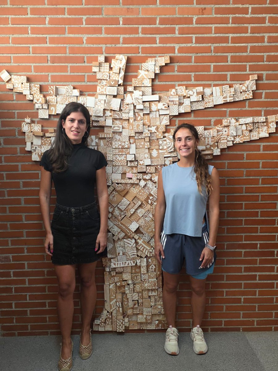 Hoy queremos compartir una noticia que nos llena de orgullo y alegría en nuestro instituto. Dos antiguas alumnas, Encarni Sánchez de Tecnología y Eugenia Montesinos de Educación Física, han vuelto a casa... como profesoras.
¡Bienvenidas de nuevo!