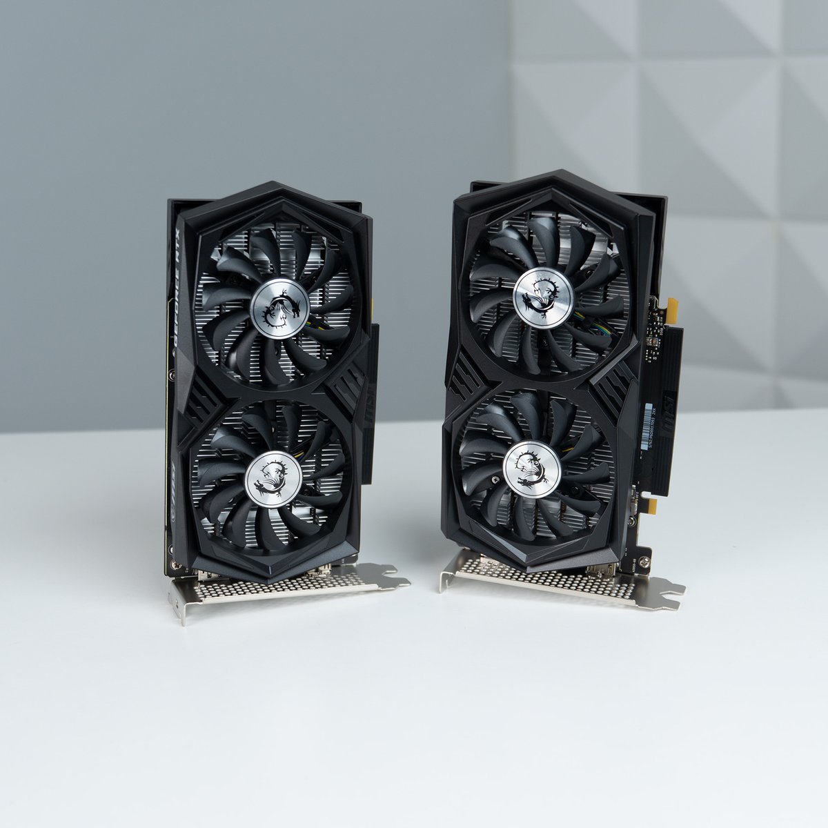 ZachsTechTurf's tweet image. In ONE HOUR, I'll be live building this PC on Twitch. (/ZachsTechTurf)
As a reminder, I'm always running a gaming PC giveaway over there, so be sure to tune in.
Tonight's build features the Intel i5-12400F and TWO RTX 3050s inside the Okinos Air Cross case.
#GamingPC…