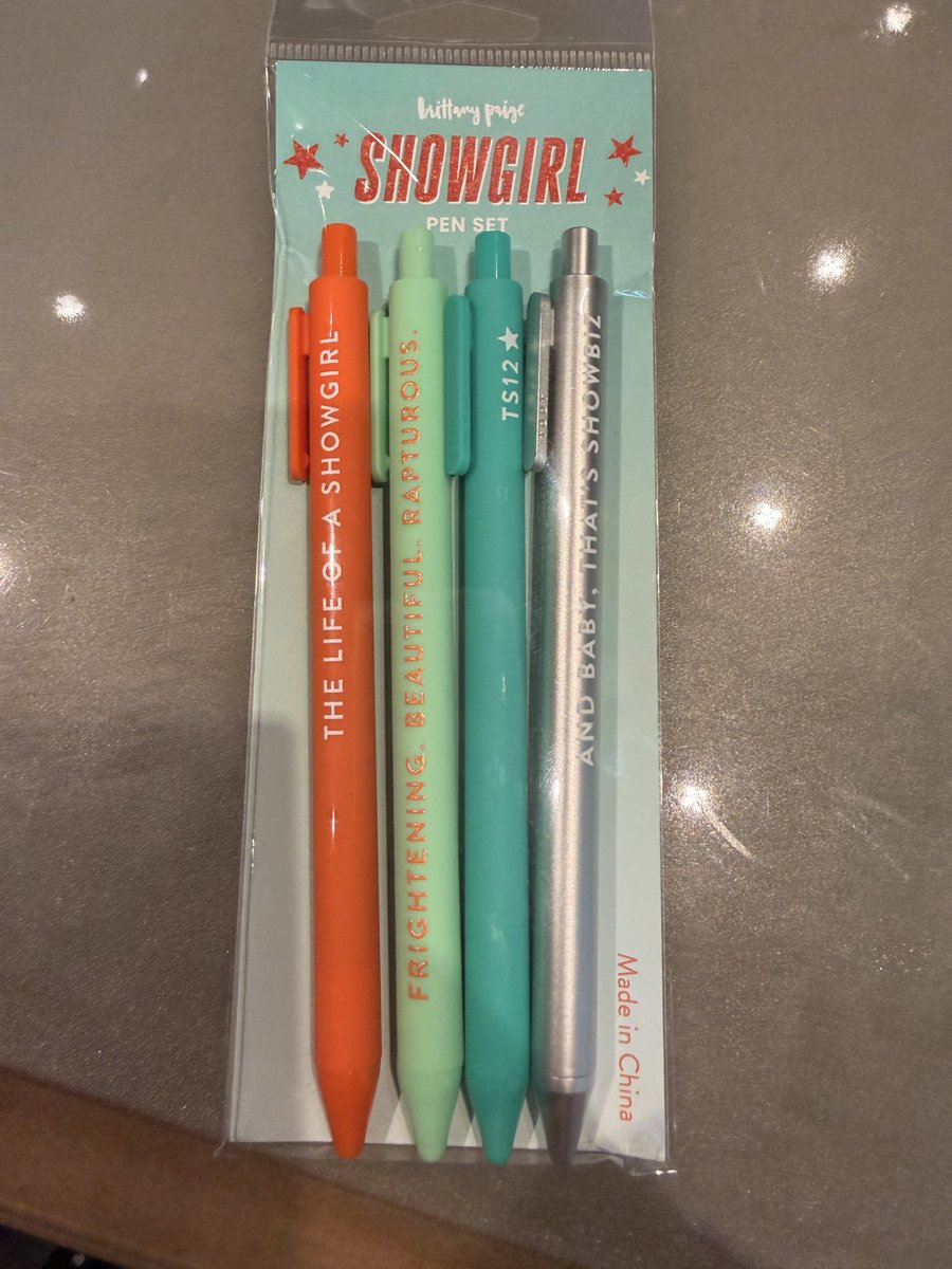 l0nglonglive13_'s tweet photo. Look at the pens I just bought?????? https://t.co/wbm7bOVx88