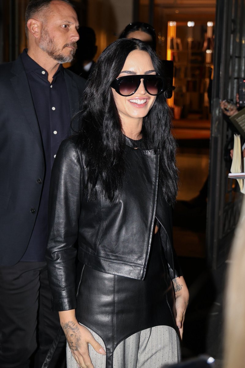 Demi Lovato quittant son hôtel à Paris - 2 oct. 2025