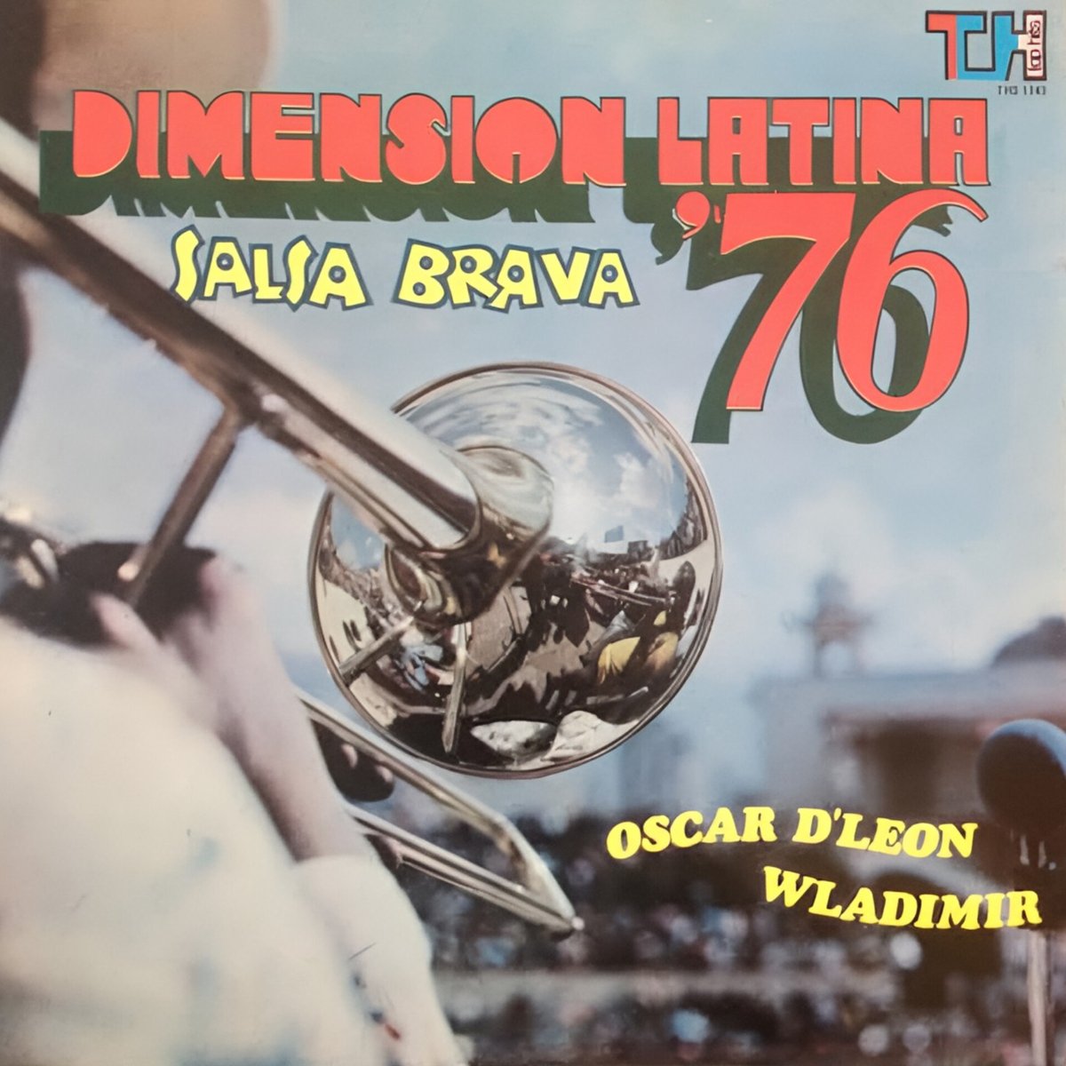 50 años de ‘𝗦𝗮𝗹𝘀𝗮 𝗕𝗿𝗮𝘃𝗮’, album de La Dimensión Latina, publicado por Top Hits el 2 de octubre de 1975, ¡Joya de la salsa dura!. Vocalizan: Óscar D’León &amp; Wladimir. +𝗔𝗟𝗧