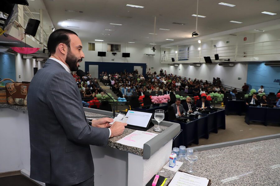 camaracgms's tweet photo. A Câmara CG realizou Sessão Solene para a outorga da Medalha “Amigos da Primeira Infância”, homenageando pessoas e instituições que se destacam na proteção, atenção e desenvolvimento das crianças nos primeiros anos de vida. 🌟👶 

Leia mais em nosso site. https://t.co/jOGN7pmRPO